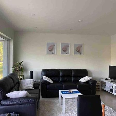 Trevlig Stuga Med Uteplats Rimbo Bagian luar foto
