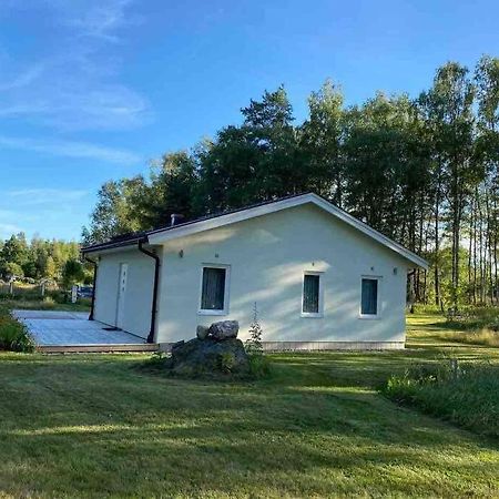 Trevlig Stuga Med Uteplats Rimbo Bagian luar foto