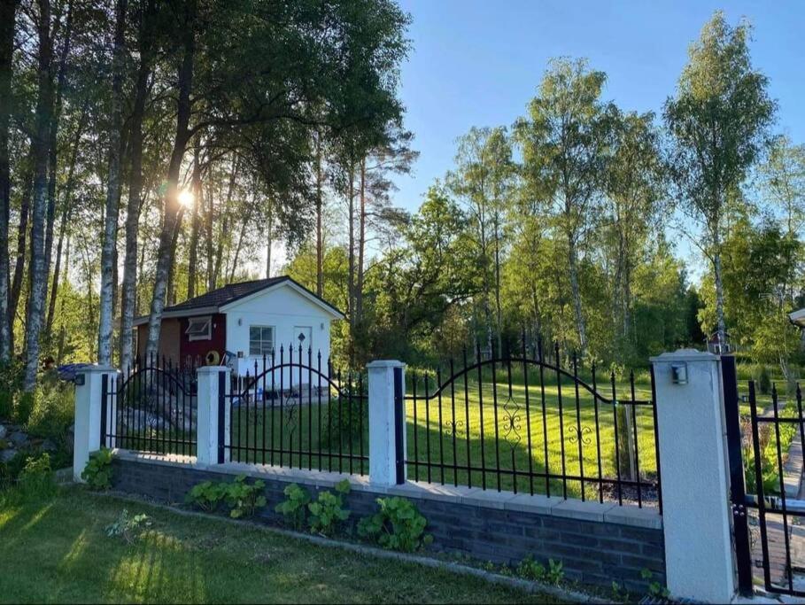 Trevlig Stuga Med Uteplats Rimbo Bagian luar foto
