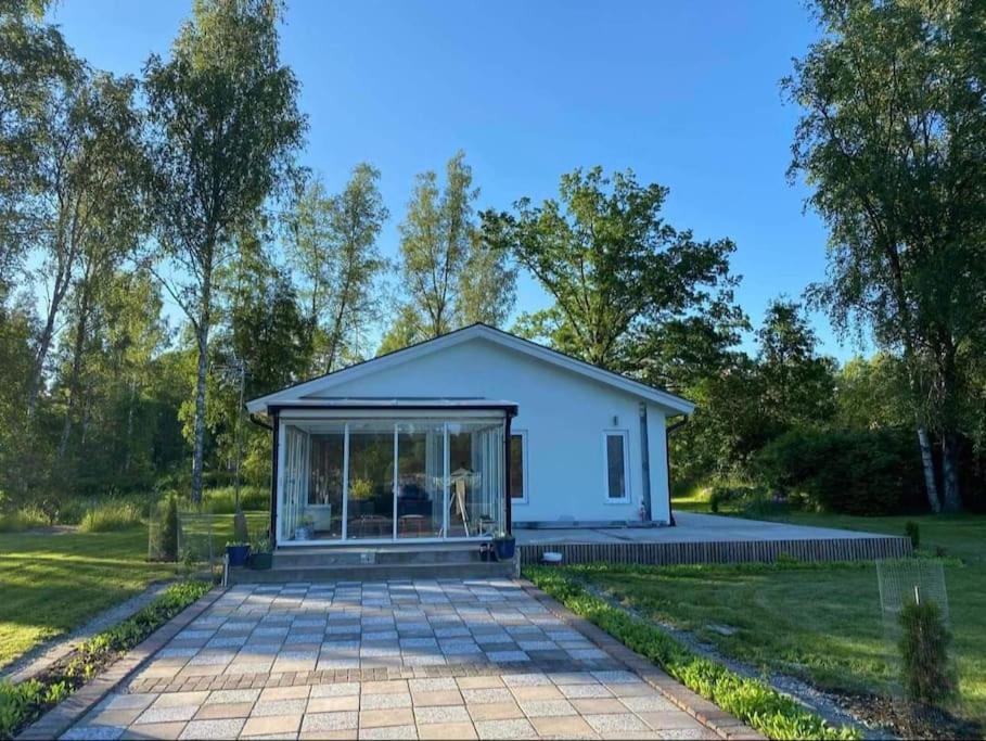 Trevlig Stuga Med Uteplats Rimbo Bagian luar foto