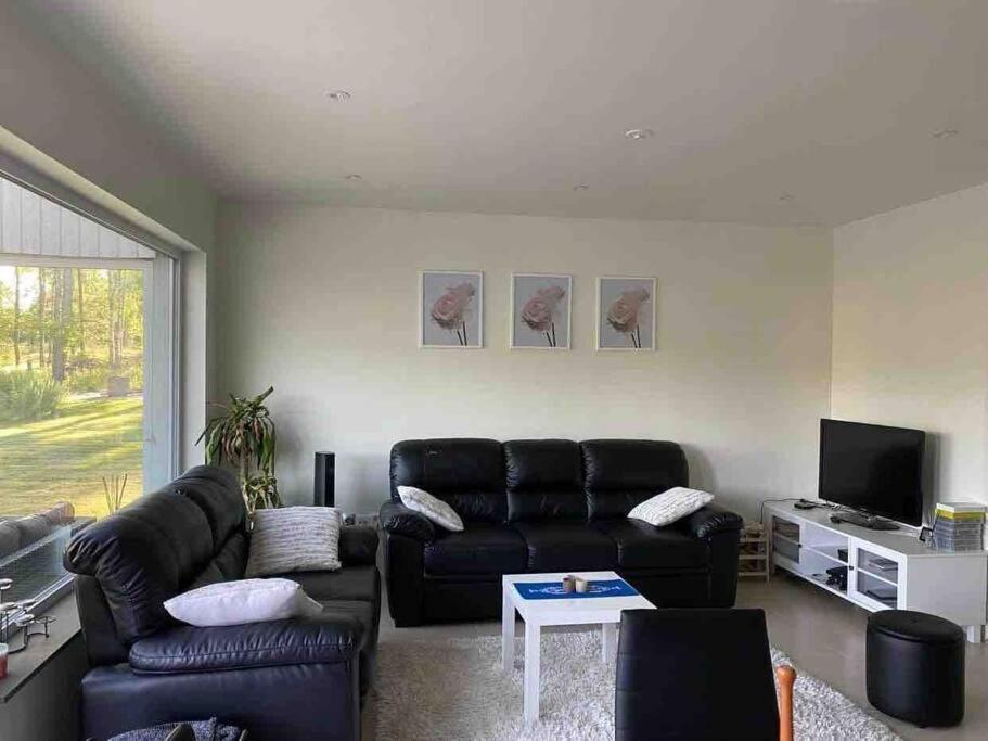 Trevlig Stuga Med Uteplats Rimbo Bagian luar foto