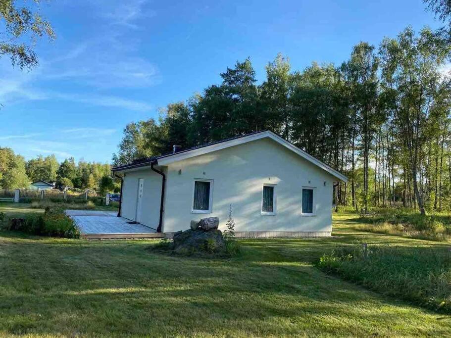 Trevlig Stuga Med Uteplats Rimbo Bagian luar foto