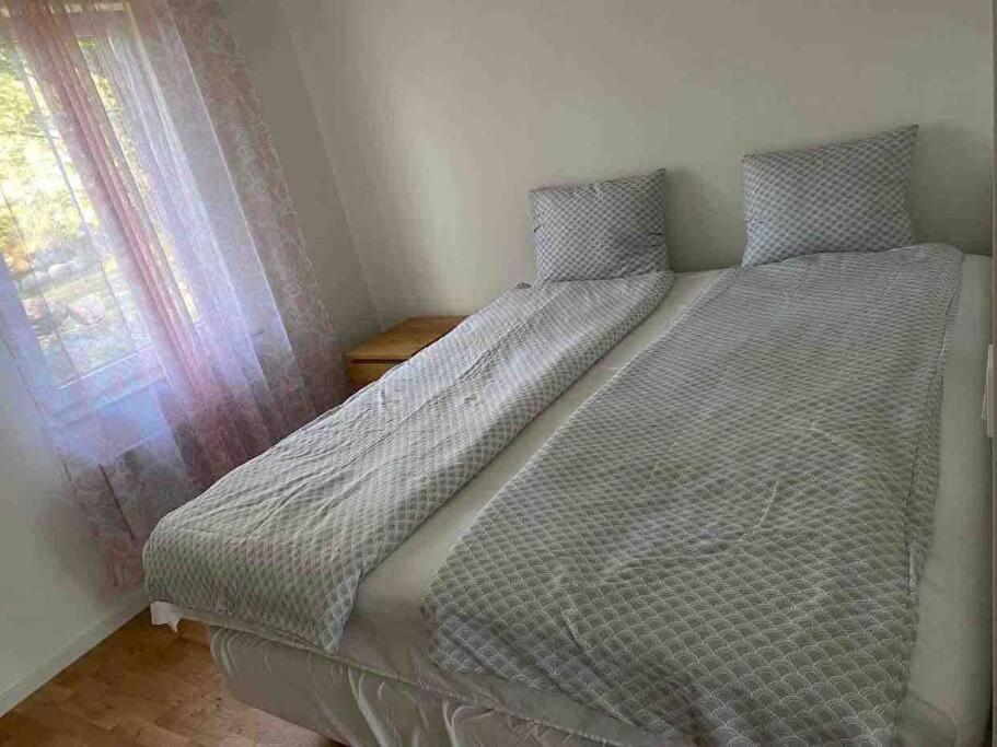 Trevlig Stuga Med Uteplats Rimbo Bagian luar foto